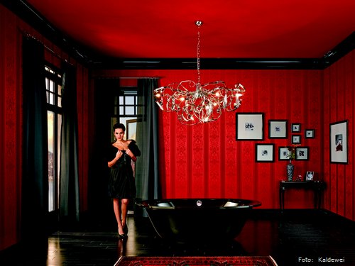 Liebhaber exklusiven Designs entscheiden sich im Bad gerne mal für Schwarz. Ob klassisch, puristisch, verspielt oder extravagant: Schwarz lässt sich mit jedem Stil kombinieren, entweder allover oder als Akzent. Besonders elegant und edel zeigt sich Schwarz bei der Badewanne Ellipso Duo Oval, die frei im Raum platziert werden kann Liebhaber exklusiven Designs entscheiden sich im Bad gerne mal für Schwarz. Ob klassisch, puristisch, verspielt oder extravagant: Schwarz lässt sich mit jedem Stil kombinieren, entweder allover oder als Akzent. Besonders elegant und edel zeigt sich Schwarz bei der Badewanne Ellipso Duo Oval, die frei im Raum platziert werden kann